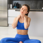 10-Minuten-Yoga-Routine_Nackenentspannung