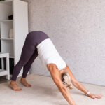 Yoga-für-muede-Ruecken-Asana-Herabschauender-Hund-Alltags-Yoga